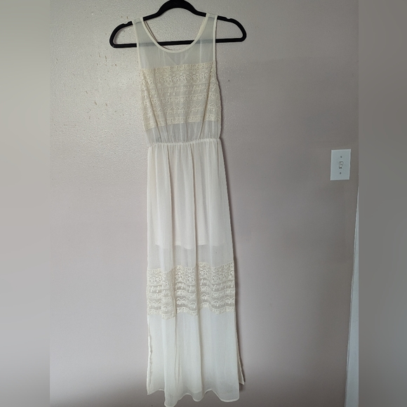 Neutral colour maxi beach dress - Picture 1 of 5
